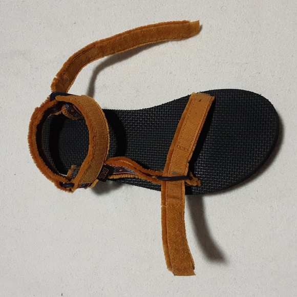 TEVA W7 Black and Orange Strappy Sandals - Picture 8 of 9